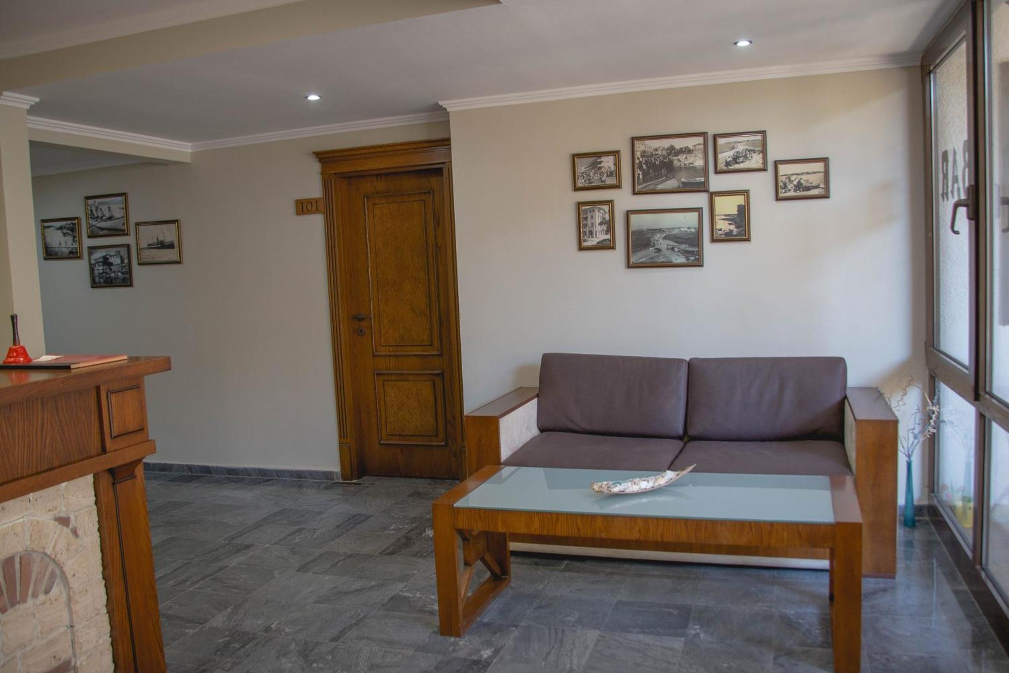Prince Cyril Hotel Νεσέμπαρ Εξωτερικό φωτογραφία