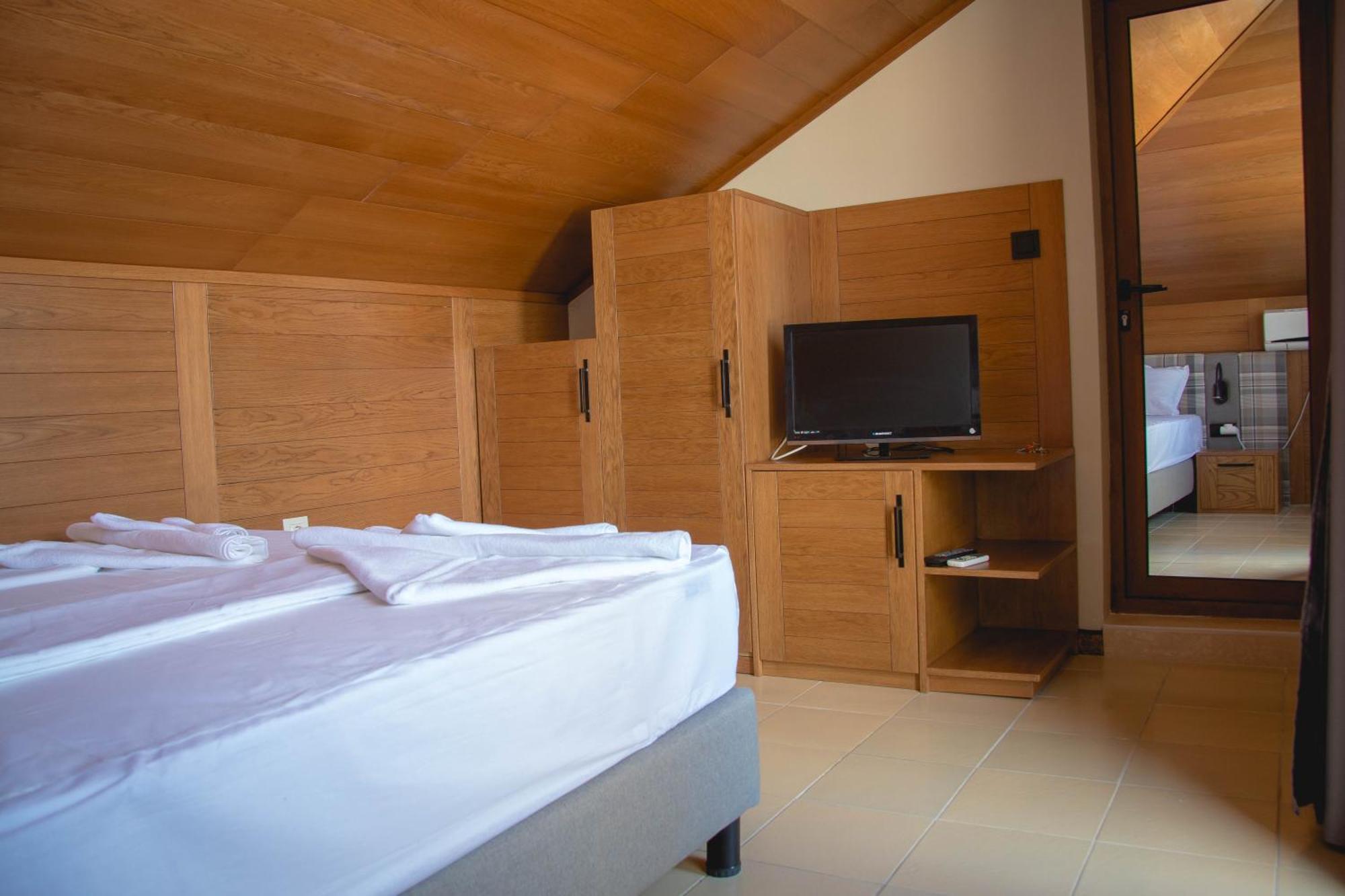Prince Cyril Hotel Νεσέμπαρ Εξωτερικό φωτογραφία